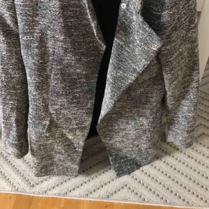  - Kappa i från zara. Storlek m Frakt ingår i priset :) 