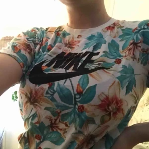  - Vintage t-shirt från Nike! Knappt använd. Kan mötas upp i Uppsala eller så tillkommer frakt 💕
