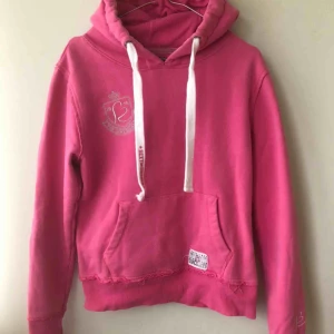  - ROSA HOODIE  PRIS: 50kr köparen står för frakten 💕 STORLEK: M 