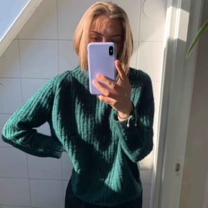  - FRAKT INGÅR! Halsen är typ båtringad men också litelite polo, snyggt iaf!