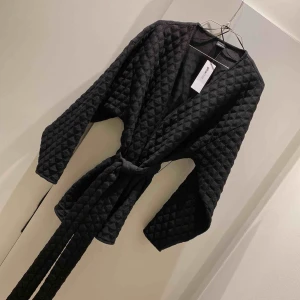  - Oanvänd kimono från ginatricot. Frakt tillkommer 63kr 