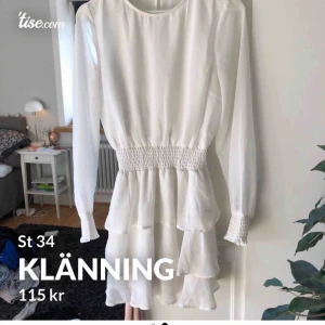  - Super fin klänning till skolavslutningen eller liknade. Har använt den 5 ggr ungefär och är så fin i skicket. 