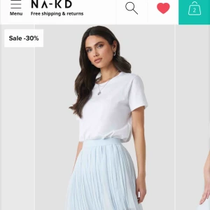  - Kjol ifrån nakd i storlek Medium. Använd 1 gång så väldigt bra skick. Färgen på kjolen är samma i verkligheten som på bilden. 