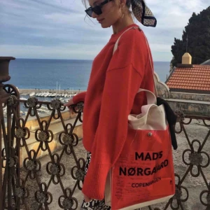  - Säljer min Mads Noorgard väska då den inte får den uppskattning den förtjänar, använd tre gånger så den är i nyskick. Frakt ingår i priset!⚡️