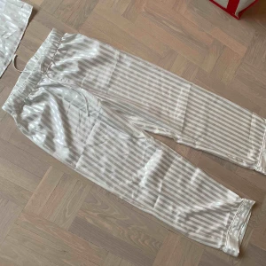  - Pyjamas oanvänd. Frakt tillkommer 63kr 