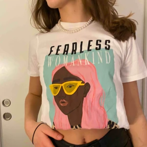  - Nice tisha med en färgklick