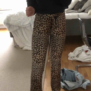  - Sköna leopard mjukisbyxor från gina tricot! ⚡️