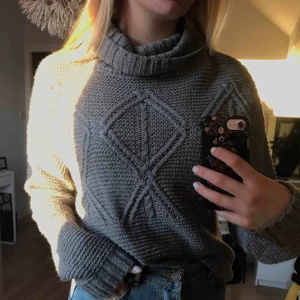  - Mysig stickad tröja från lager 157. Sparsamt använd så är i fint skick! Passar även M