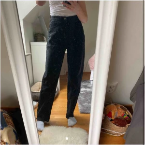  - Superfina raka byxor, passar inte riktigt mig så sälja därav⚡️🥰 Eventuell frakt betalar köparen.
