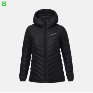 Peak performance jacka - Säljer min peak jacka då jag inte använder den längre, nästan nyskick & kan skicka fler bilder om det önskas. Köpt för 2799kr 