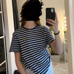 Lyle & scott  - Säljer denna lyle & scott t-shirten då den inte kommer till användning🤍