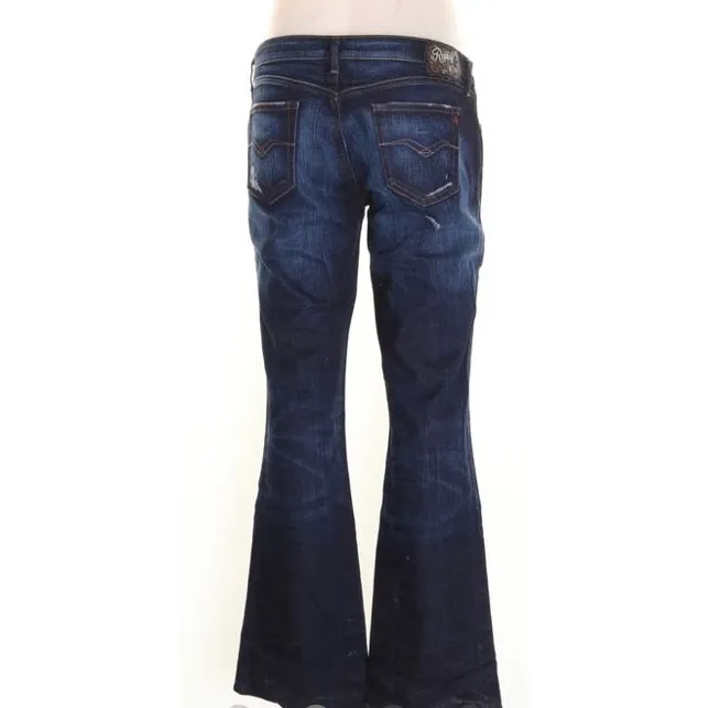 Lågmidjade jeans från replay i väldigt bra skick! Tyvärr för korta för mig! (Är 175) pris kan diskuteras (skulle säga att storleken är mer 28/29 på ett ungefär). Jeans & Byxor.