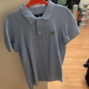Lyle & Scott Piké - Ljus blå pike