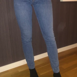Jeans - Ett par lågmidjade jeans från GANT. Knappt använda och i bra skick. Säljer för 150 kr + frakt💙