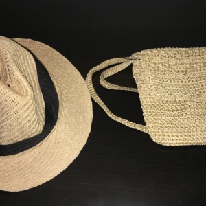 Hatt & väska - Köpt i Bali - ⚪️Använts ett fåtal gånger  ⚪️Väldigt gott skick