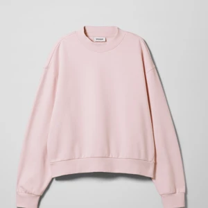 Rosa tröja - Säljer denna mysiga rosa tröja från weekday!💓 Helt oanvänd och relativt ny!