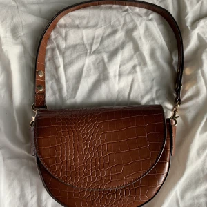 Brun handväska - Super gullig! Bra storlek