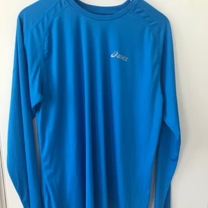 Blå tunn träningströja - Blå tunn träningströja✨ Från Asics✨ Strl XL✨ Aldrig använd pga fel storlek✨ 