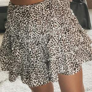 Leopard kjol i storlek XS!