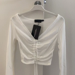 Crop Topp Vit - Storlek 34(xs) aldrig använd.