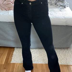 Jeans från NeverDemin