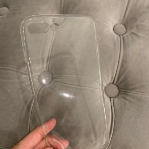 Transparens skal  - Nytt transparens skal till IPhone 7/8 plus. Bra skick. Fraktar endast. Köparen står för frakten.