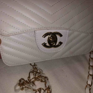  - Säljer för en vän.