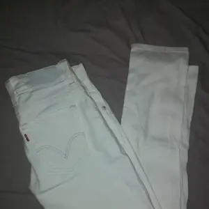 Fina LW levis jeans som tyvärr var lite för långa för mig som är ca 1,70. Frakt står köparen för 