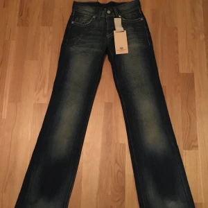 Snygga jeans - Ett par assnygga lågmidjade crocker brallor, står att de r strl 27 i midja men skulle säga att de är typ 26 för dom är för små för mig som har 27. As snygga och trendiga vintage brallor. Hör av er vid frågor 💕🐟💗💞🦄❤️🦋