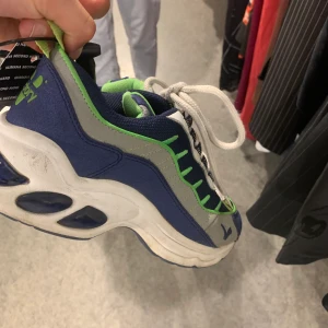 Sneakers - Jättefina skor inköpta på humana i Malmö! Står storlek 40 i skorna men passar mig som är en 38-39 så är ganska liten i storleken💗💖🌸