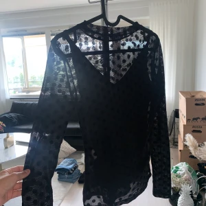 Svart blus  - Köpt från rut&circle. Använd bara en gång.