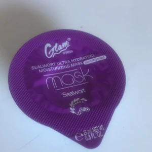 Ansiktsmask  - En ansiktsmask från glam. Sleeping mask