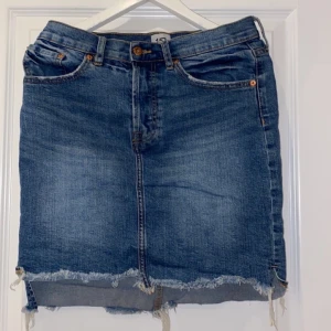 Jeans kjol, storlek: M - En jeanstkjol från Lager157, i storlek: M. Använd förra sommaren. Frakt tillkommer.