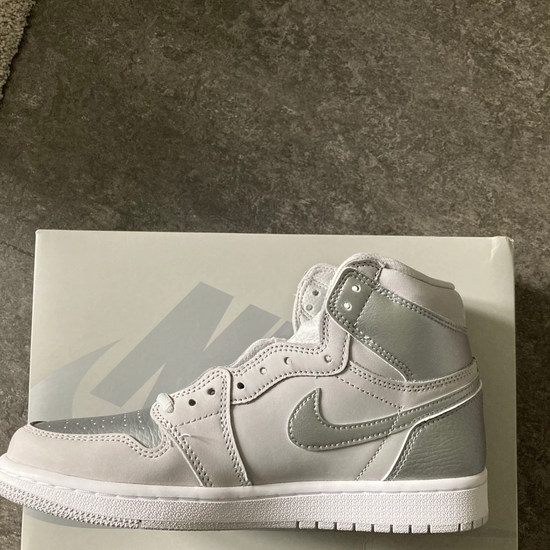 Jordan 1 High Japan Neutral gray US7,5 - 90
