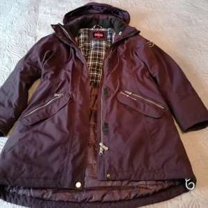 Jacka  - Ny åhkka jacka strl. 38