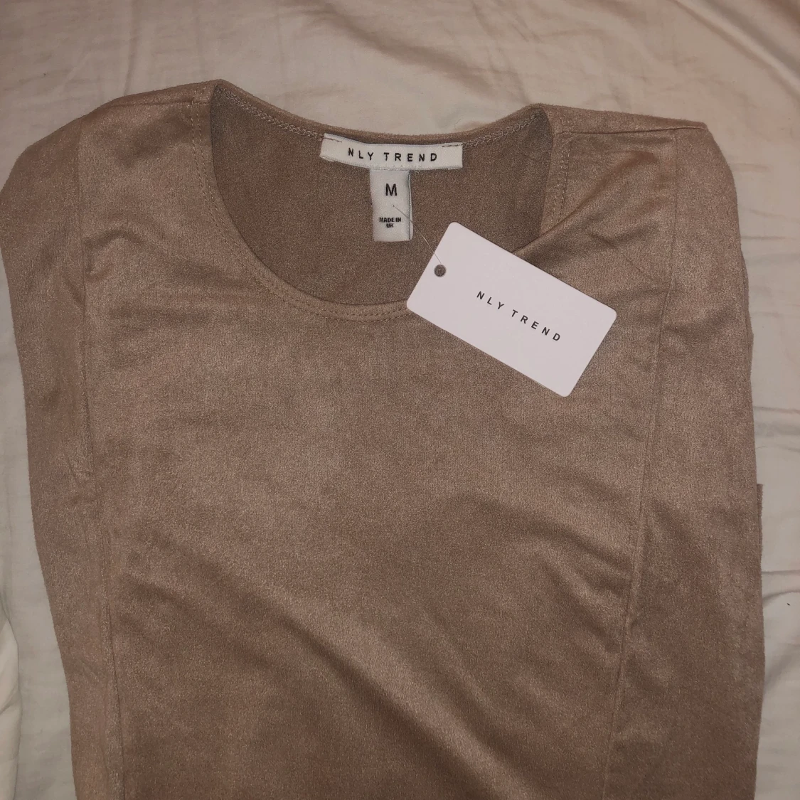 Beige klännng, oanvänd - 90