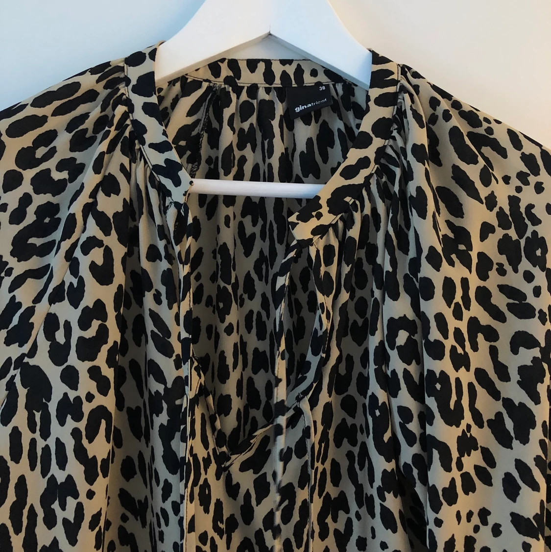 Leoblus från Ginatricot storlek 38 - 91