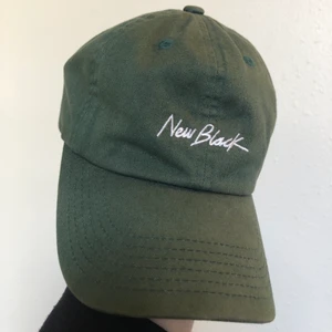 New Black keps - New Black olivgrön keps. One size. I bra skick. 