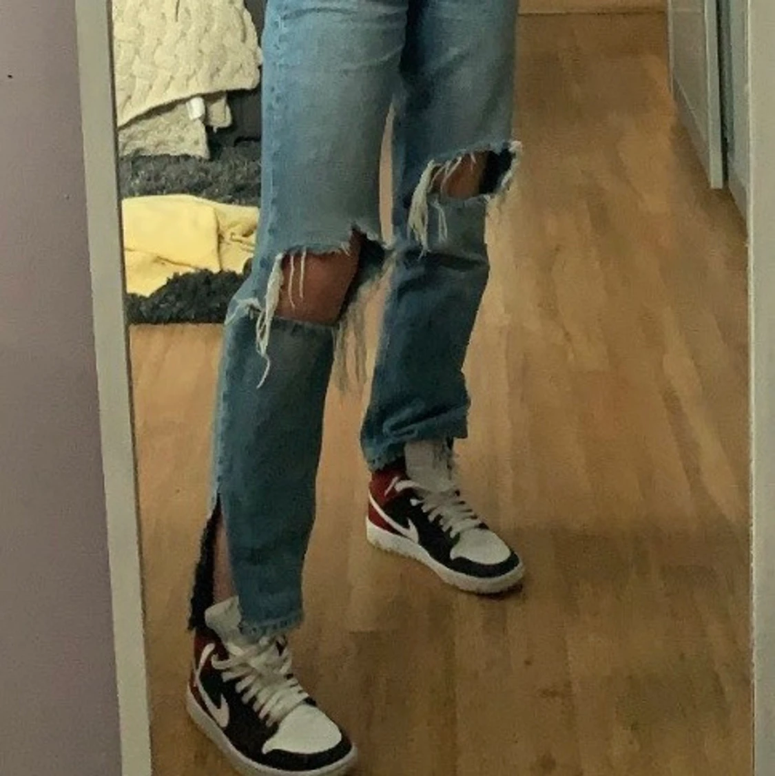 Jordans 1 mid, black/red - 90