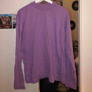  - Oversized tröja köpt på asos som bara använts ett fåtal ggr så den är i fint skick;) frakt tillkommer💕