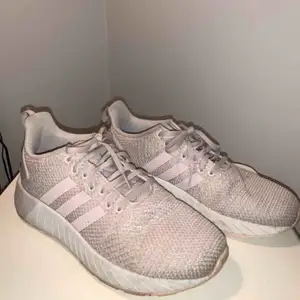 Adidas light pink shoes. Used 2 times. Pay for shipping or transport. 