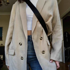  - Snygg blazer från weekday! Säljer pågrund av att den inte kommer till användning. 300kr + frakt