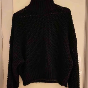  - Stickad tröja strl M 