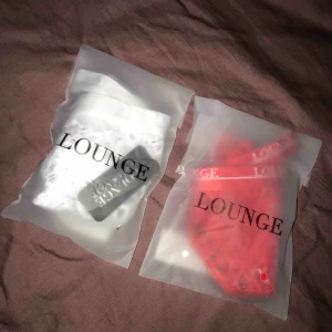  - Oanvända lounge, endast testade MED trosor under. Ett par för 100 eller båda för 160kr. Skulle säga att dem är lite små i strl så skulle uppfatta dem som M❣️