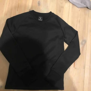  - Nike tjocktröja. Bra skick. Aldrig använd.    