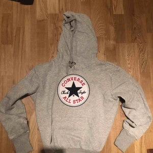  - Storlek xxl men den är som L. Mindre i storlek. Obs! Tröjan är inte äkta.  Finns i Linköping kan annars fraktas