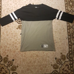 Stussy tee size M - 149kr med frakt / 99kr meetup // DM för fler bilder/info