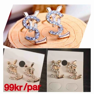  - Nya YSL guldfärgade örhängen ✨ Frakt kostar 10kr 