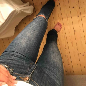  - Snygga bootcut jeans! Går att frakta  