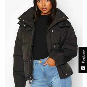 Vinterjacka - Superfin och varm helt oanvänd jacka från boohoo. Endast testad och säljer pga den är alldeles för stor och det är försent att skicka tillbaka. 